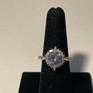 Vibrant Solitaire CZ Fashion Ring SZ 8 NEW